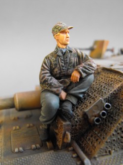 S2KW032 - Seated German soldier